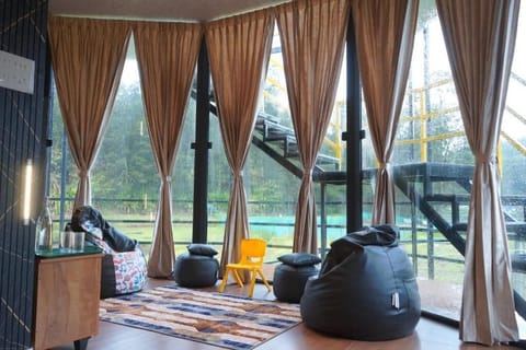 Family Studio Suite, Balcony, Garden View | Interior