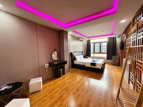 Executive Room | Premium bedding, minibar (some free items), desk, laptop workspace