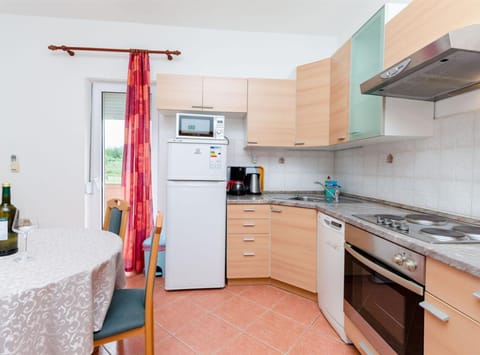 Apartment (Two bedroom Apartment A2) | Private kitchen
