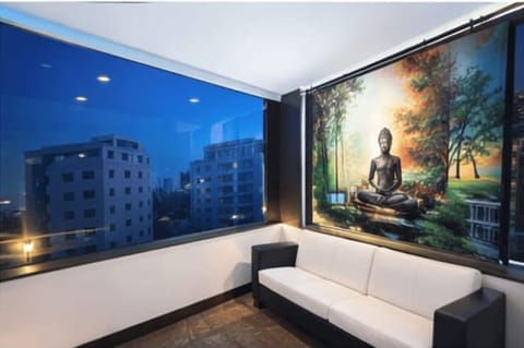Single Room, City View | Interior