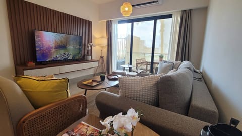 Apartment, 1 Bedroom, Accessible, Balcony | Living room