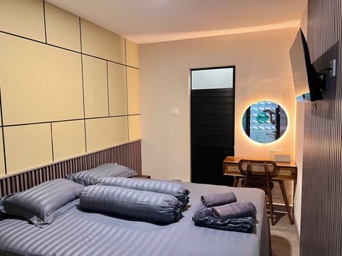 Executive Double Room | Desk, WiFi