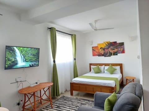 Deluxe Single Room | Free WiFi, bed sheets