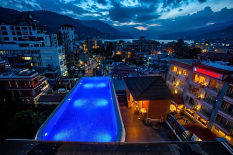 2 outdoor pools