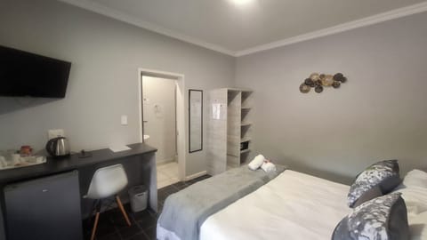 Deluxe Double Room, Garden View