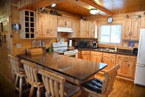 House, Multiple Beds, Fireplace (The North House) | Private kitchen