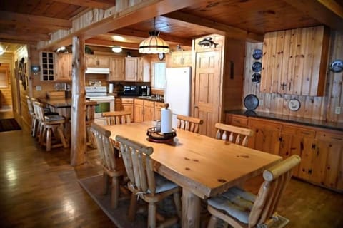 House, Multiple Beds, Fireplace (The North House) | Dining