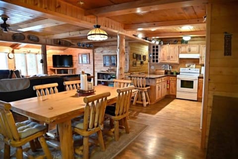 House, Multiple Beds, Fireplace (The North House) | Dining