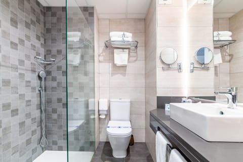 Free toiletries, hair dryer, bidet, towels