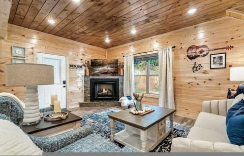 House | 5 bedrooms, high-speed internet