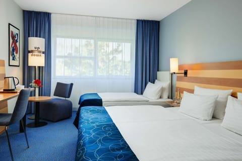 Hypo-allergenic bedding, minibar, in-room safe, desk