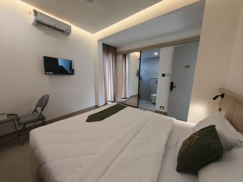 Superior Double Room | Desk, iron/ironing board, free WiFi