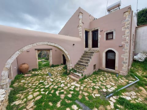 House, Smoking | 2 bedrooms, desk