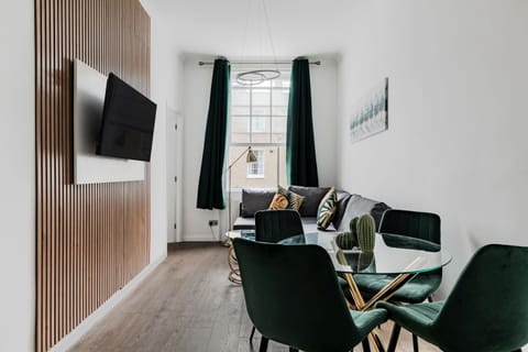 Classic Apartment, Private Bathroom, City View | Lounge