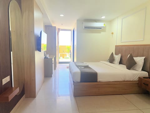 Luxury Double Room, City View