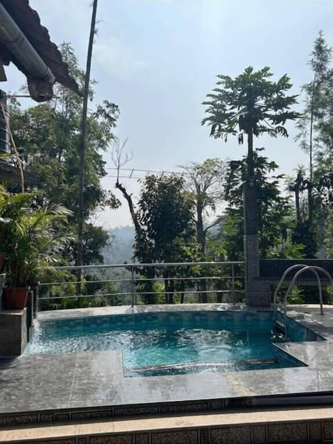 2 outdoor pools