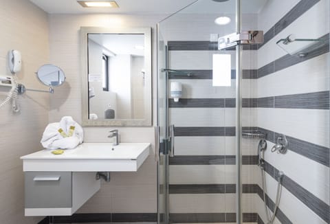 Shower, free toiletries, hair dryer, bathrobes