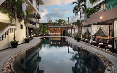 Outdoor pool, open 9:00 AM to 9:00 PM, sun loungers