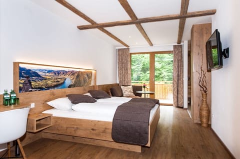 Studio Suite, Balcony | WiFi (free)