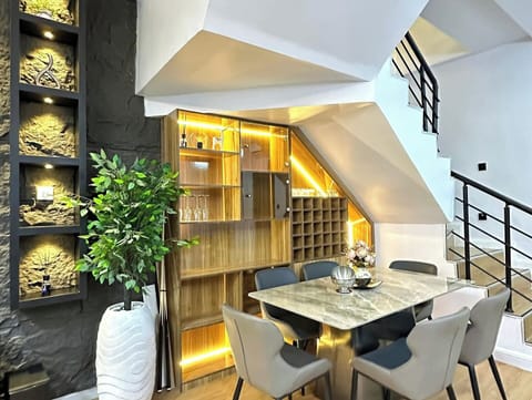 Standard Apartment, Balcony, City View | Dining