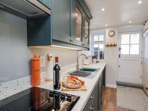 Dishwasher, cookware/dishes/utensils