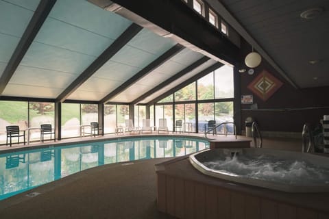 Indoor pool, sun loungers