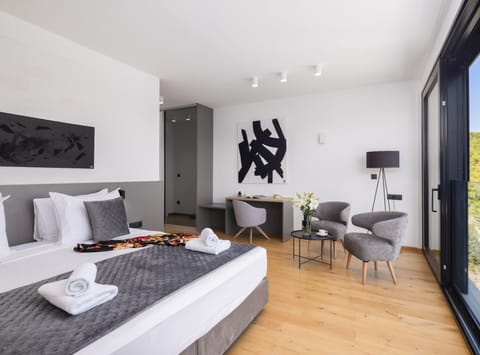 Villa (Five Bedroom Villa with the Pool)