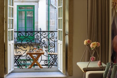 Deluxe Duplex, City View | Interior
