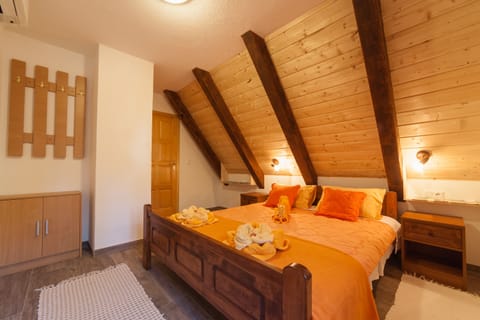 House, 2 Bedrooms, Balcony, Mountain View | 1 bedroom, premium bedding, in-room safe, desk