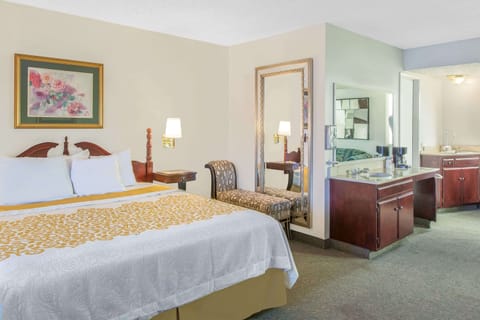 Suite, 1 Bedroom | Desk, laptop workspace, blackout drapes, cribs (free)