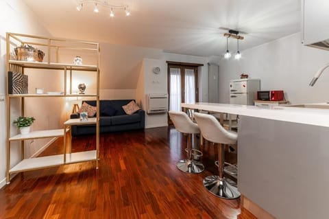Deluxe Apartment, Balcony, City View | Interior