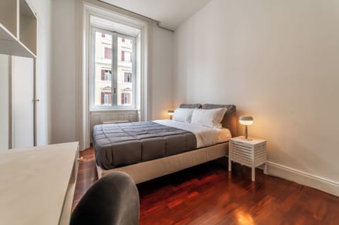 Superior Condo, Courtyard View | Soundproofing, bed sheets