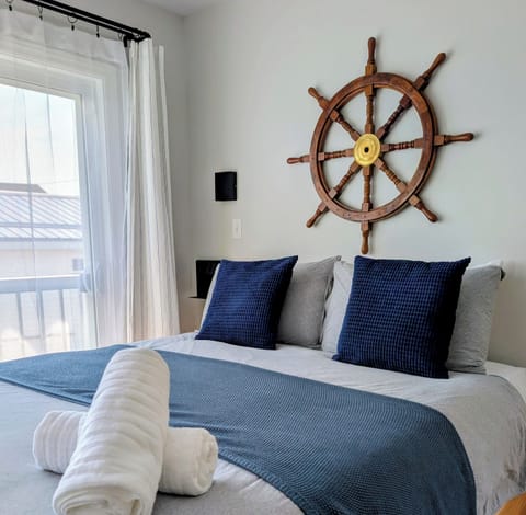 Suite, 1 Queen Bed with Sofa bed | WiFi (free)