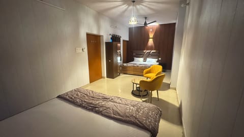Deluxe Quadruple Room | Blackout drapes, iron/ironing board, free WiFi