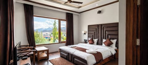 Deluxe Double Room, Balcony, Mountain View | WiFi (free)