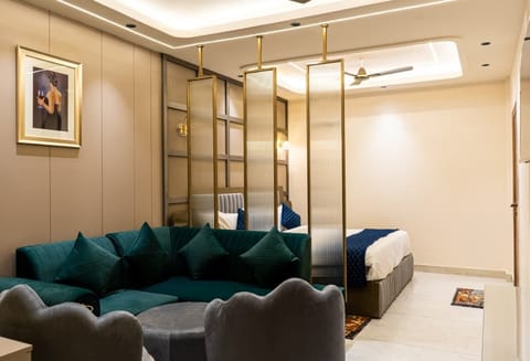 Deluxe Double Room, City View | Interior