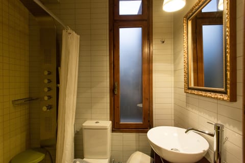 Apartment, 1 Bedroom, Mezzanine | Bathroom sink