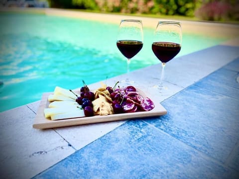 Seasonal outdoor pool, pool umbrellas, sun loungers
