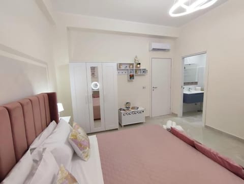 Deluxe Double Room, 1 Queen Bed, Balcony | Iron/ironing board (on request), WiFi (free)