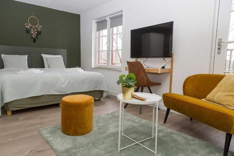 Triple Room, Non Smoking | Laptop workspace, WiFi (free)