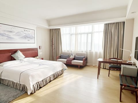 Deluxe Single Room, City View | Desk, blackout drapes, soundproofing, iron/ironing board