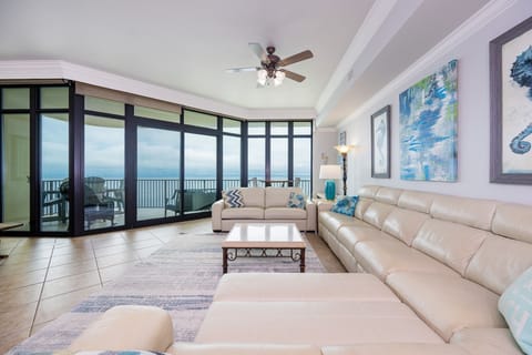 Condo, 3 Bedrooms | Living area