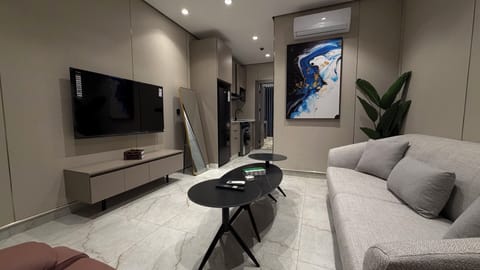 Apartment, 1 Bedroom, Accessible, Smoking | Living area