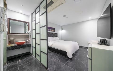 Desk, blackout drapes, free WiFi, bed sheets