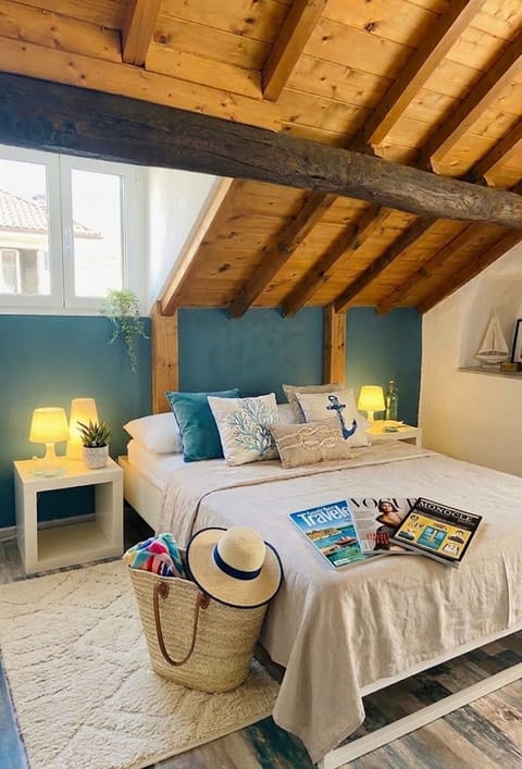 Classic Apartment | Iron/ironing board, free WiFi