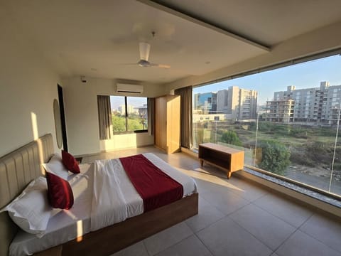 Deluxe Double Room, City View | In-room safe, desk, laptop workspace, free WiFi