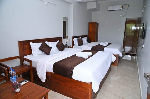 Multi Coat AC Room | Desk, laptop workspace, free WiFi, bed sheets