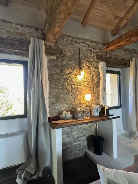 Deluxe Suite, Courtyard View | Interior