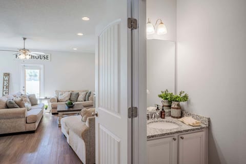 House, Multiple Beds, Patio, Garden View (Shadow Lake Retreat) | Interior