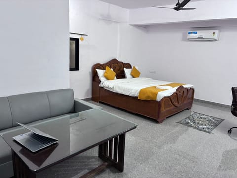 Deluxe Room, Multiple Bedrooms, Smoking, Housekeeping | Free WiFi